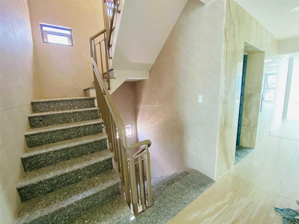Cho thuê nguyên tòa văn phòng mới, chính chủ, diện tích 3.087 m2 tại hàng xanh  bình thạnh