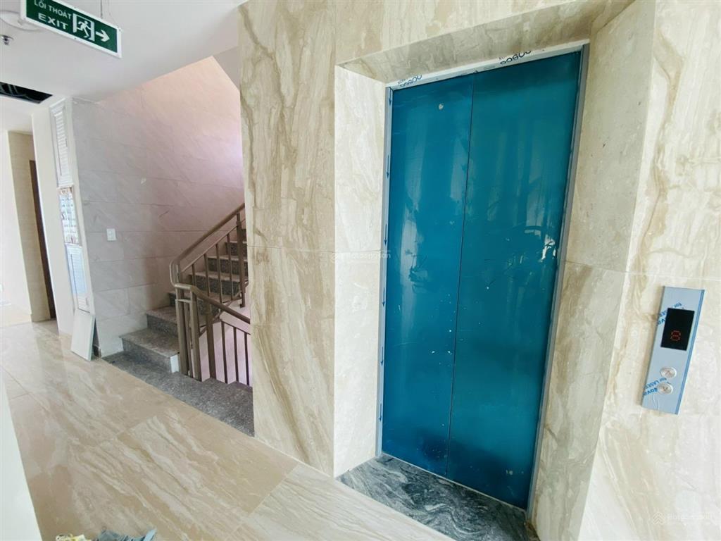 Cho thuê nguyên tòa văn phòng mới, chính chủ, diện tích 3.087 m2 tại hàng xanh  bình thạnh