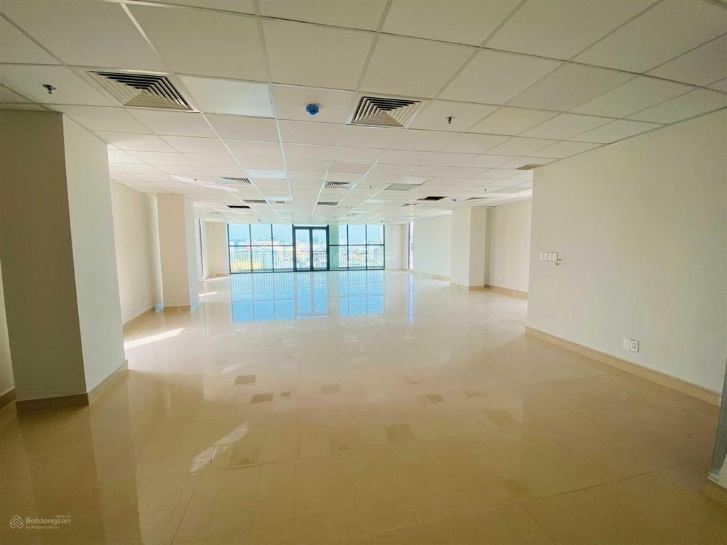 Cho thuê nguyên tòa văn phòng mới, chính chủ, diện tích 3.087 m2 tại hàng xanh  bình thạnh