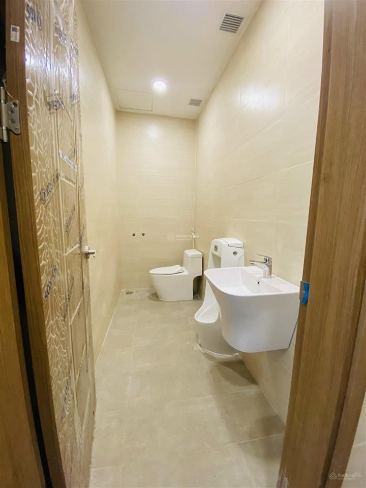 Cho thuê nguyên tòa văn phòng mới, chính chủ, diện tích 3.087 m2 tại hàng xanh  bình thạnh