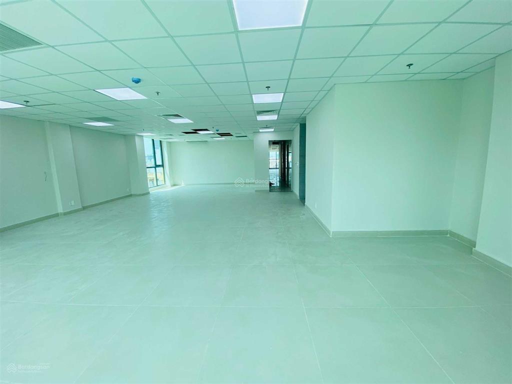 Cho thuê nguyên tòa văn phòng mới, chính chủ, diện tích 3.087 m2 tại hàng xanh  bình thạnh