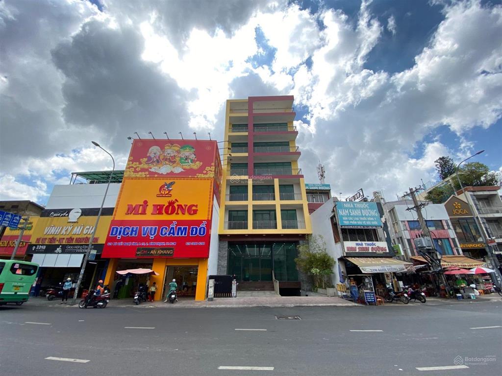 Cho thuê nguyên tòa văn phòng mới, chính chủ, diện tích 3.087 m2 tại hàng xanh  bình thạnh