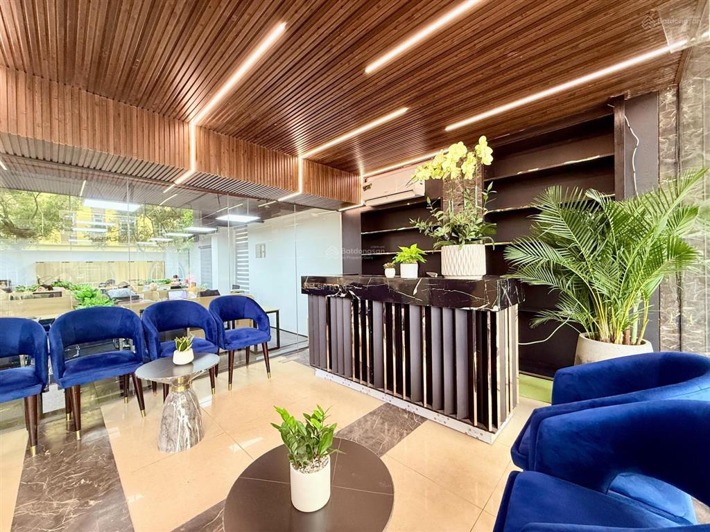 Cho thuê văn phòng giá rẻ 213m2 tại phú nhuận