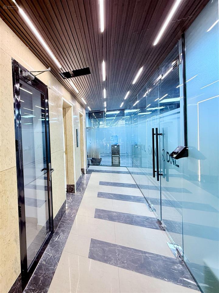 Cho thuê văn phòng giá rẻ 213m2 tại phú nhuận