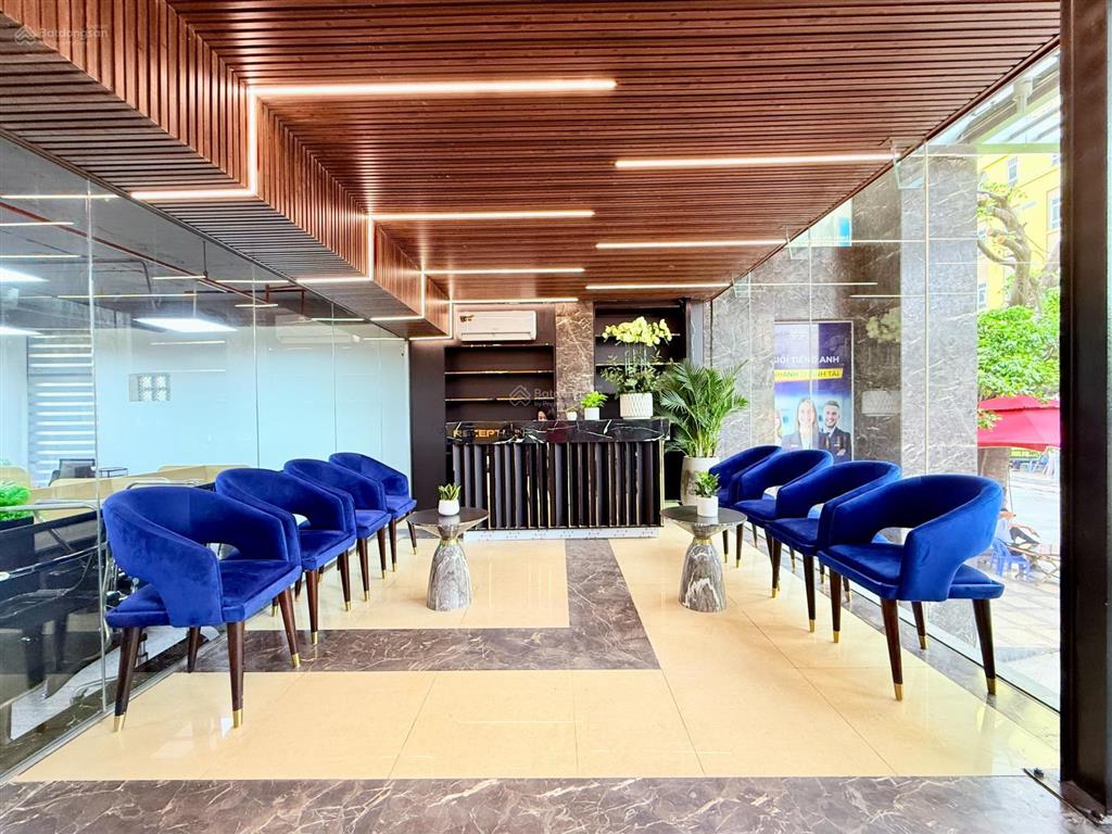 Cho thuê văn phòng giá rẻ 213m2 tại phú nhuận
