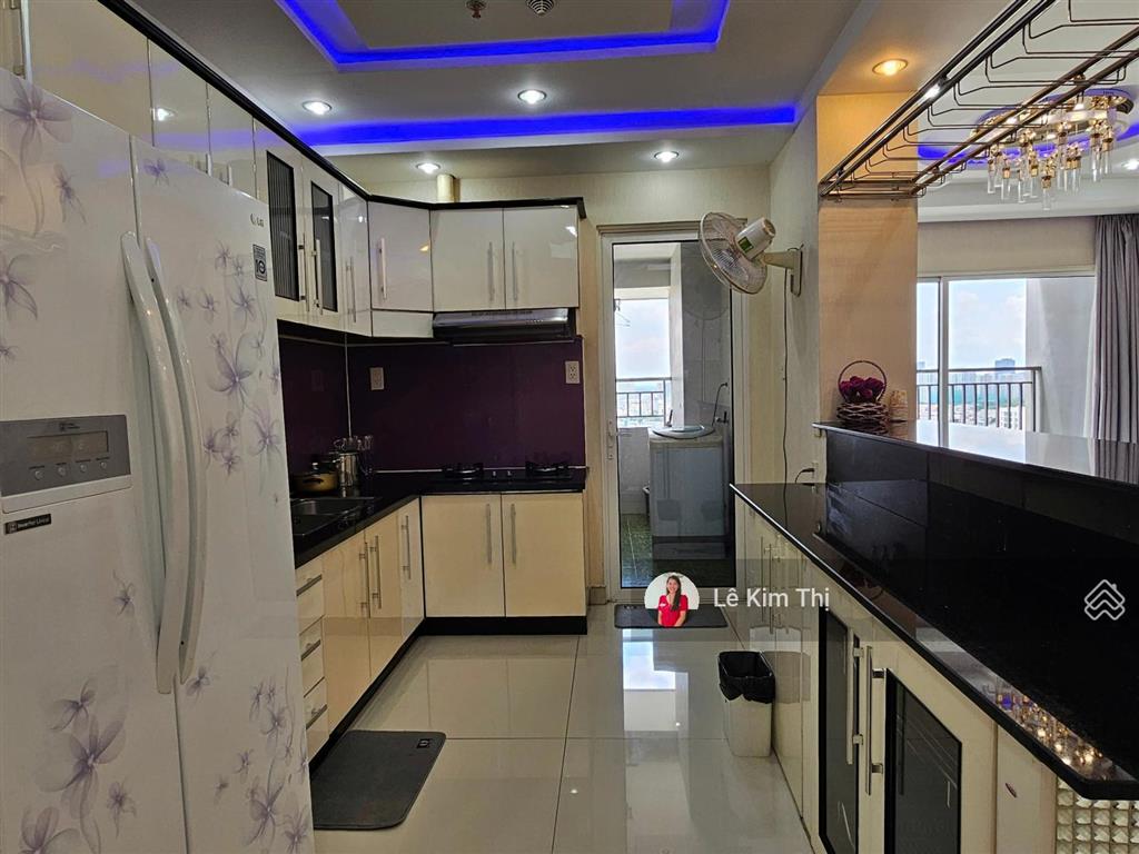 Cho thuê căn hộ sunrise city north 3 phòng ngủ, đủ nội thất, view thoáng mát, giá 23 triệu/tháng