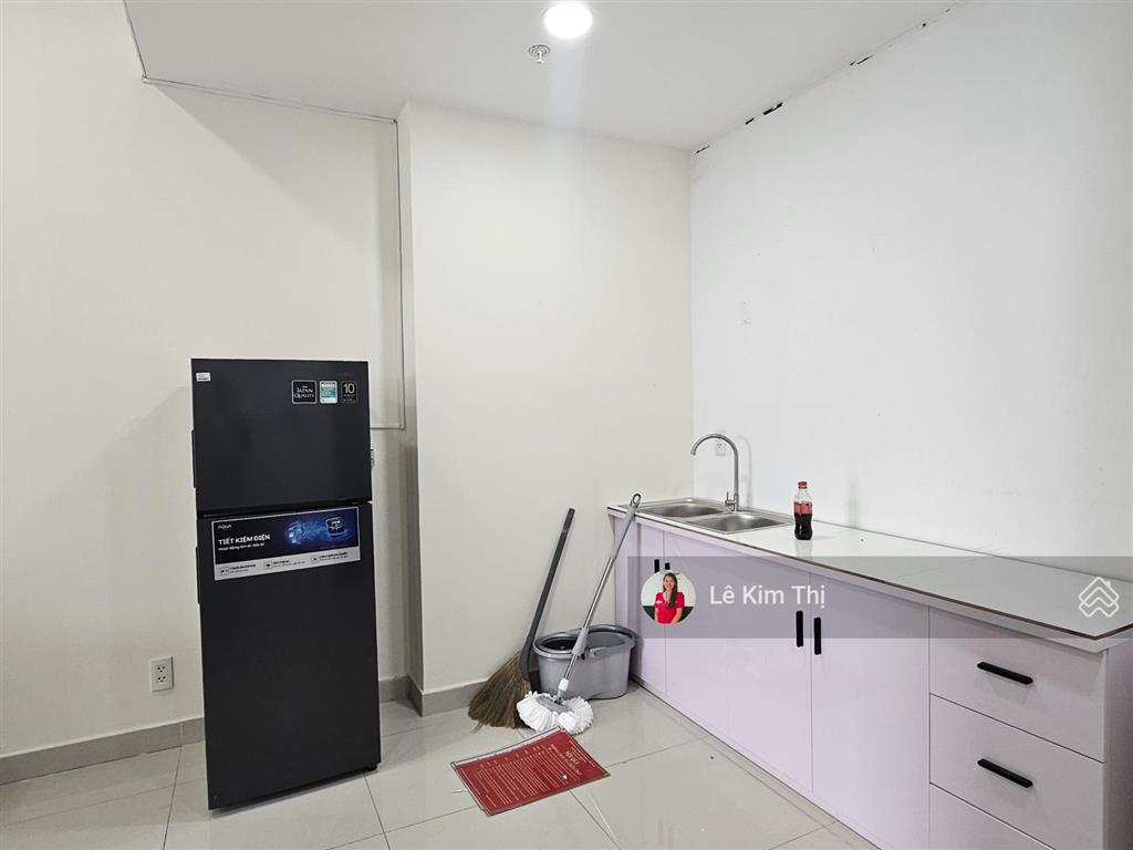 Cho thuê officetel sunrise city north 43m², có ban công, giá 11 triệu/tháng.