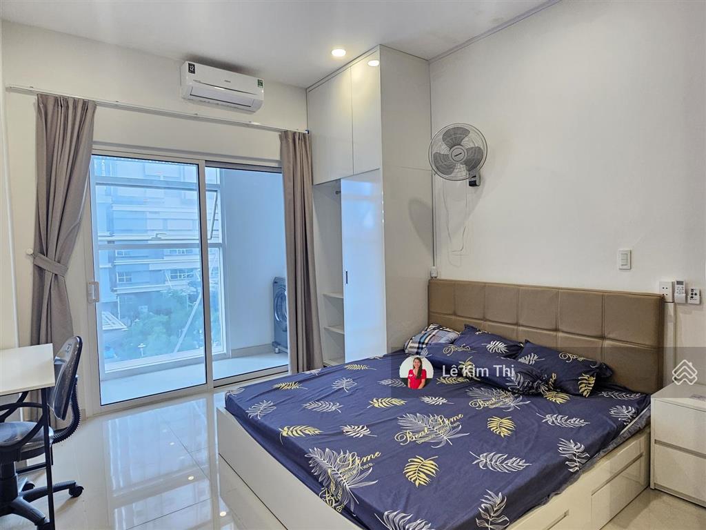 Cho thuê officetel sunrise city north 43m², có ban công, giá 11 triệu/tháng.