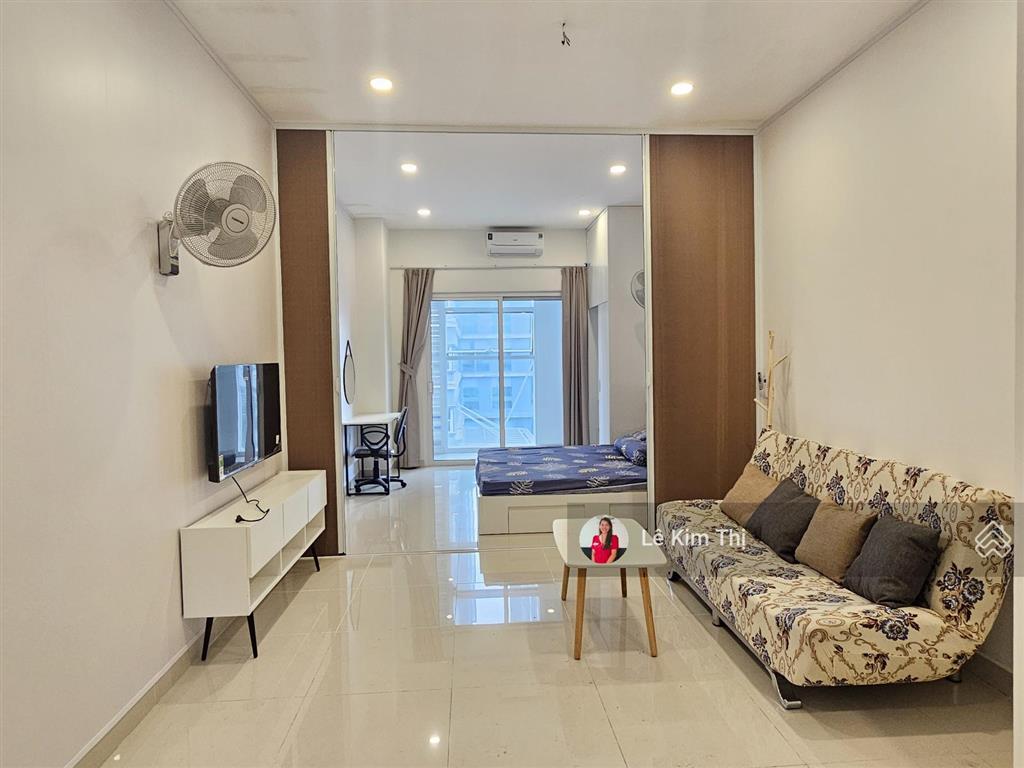 Cho thuê officetel sunrise city north 43m², có ban công, giá 11 triệu/tháng.
