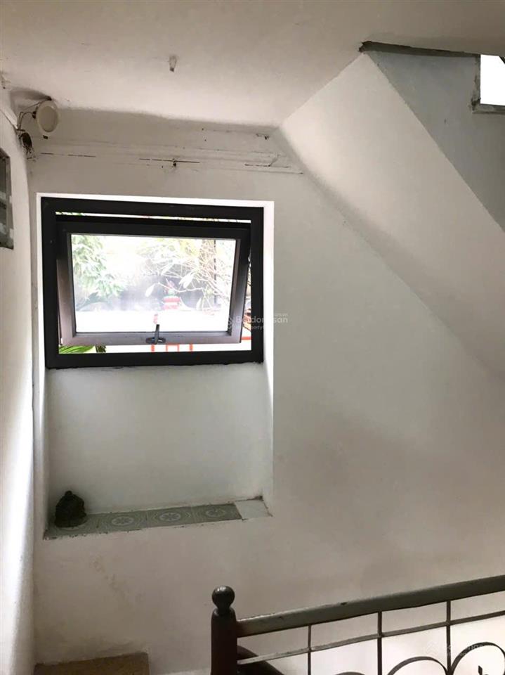 Bán nhà riêng sổ hồng chính chủ, đường hoàng mai.  ông tuấn 0913 376 ***