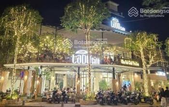 Lô góc mặt phố nguyên hồng, diện tích 210 m2, cho thuê với giá siêu hời