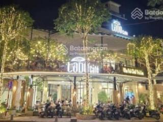Lô góc mặt phố nguyên hồng, diện tích 210 m2, cho thuê với giá siêu hời