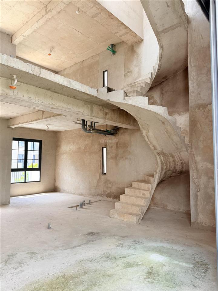 Sky villa view hồ bơi zone 6 swanbay