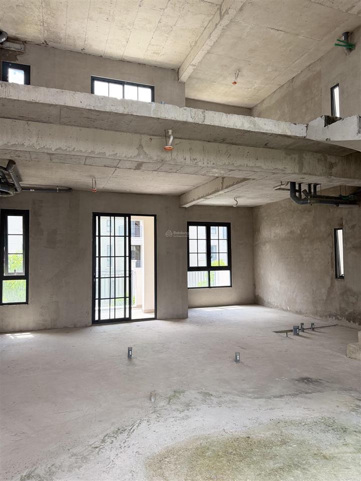 Sky villa view hồ bơi zone 6 swanbay