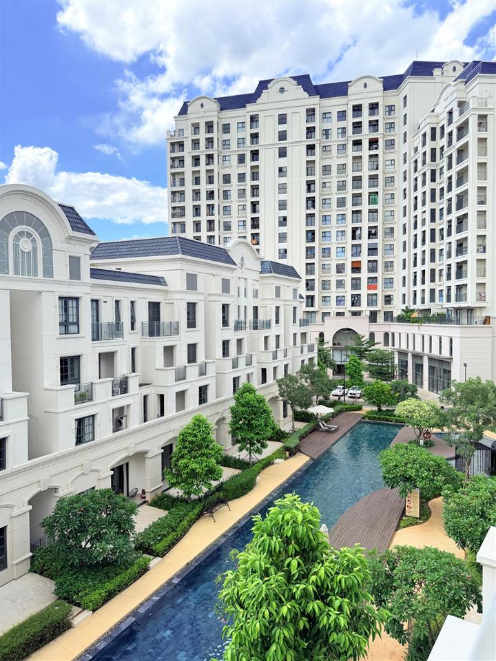 Sky villa view hồ bơi zone 6 swanbay