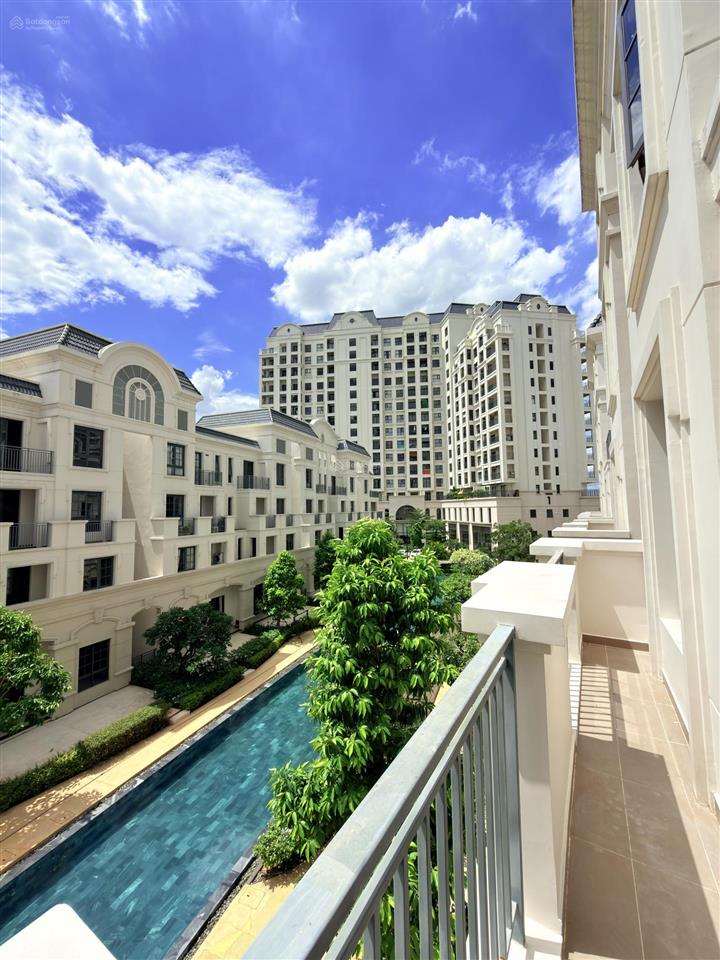 Sky villa view hồ bơi zone 6 swanbay