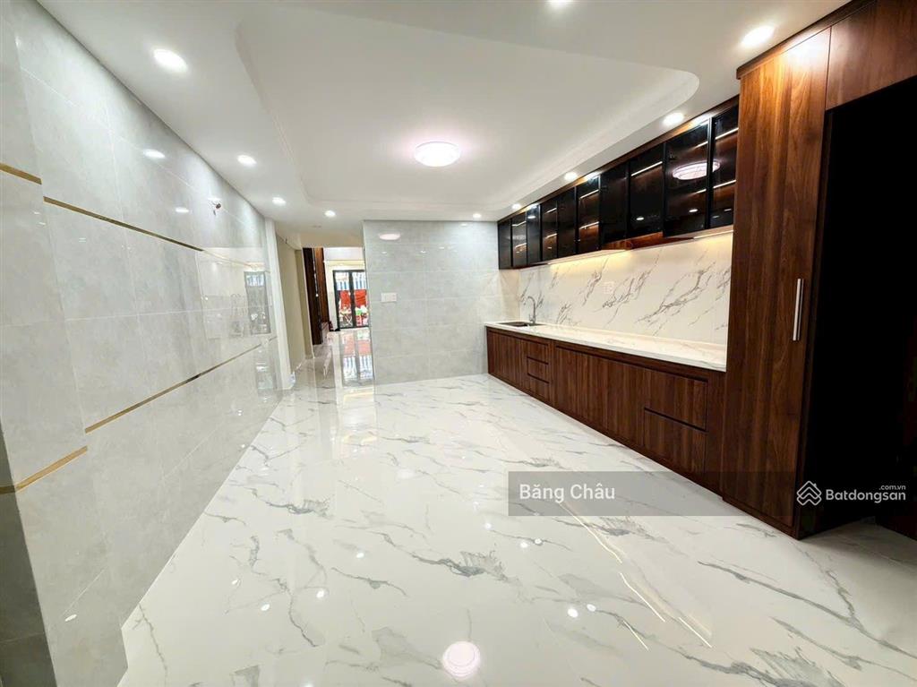 Bán nhà riêng 68m2 tại lạc long quân. giảm 350 triệu còn 8 tỷ 750. chính chủ, giá cực chất