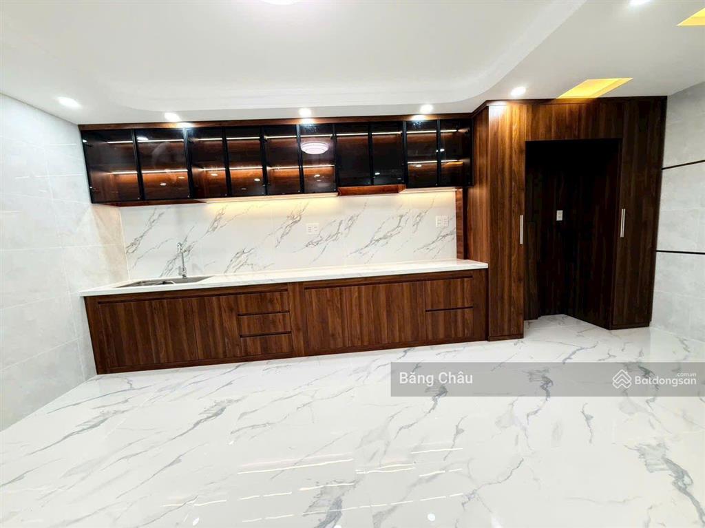 Bán nhà riêng 68m2 tại lạc long quân. giảm 350 triệu còn 8 tỷ 750. chính chủ, giá cực chất