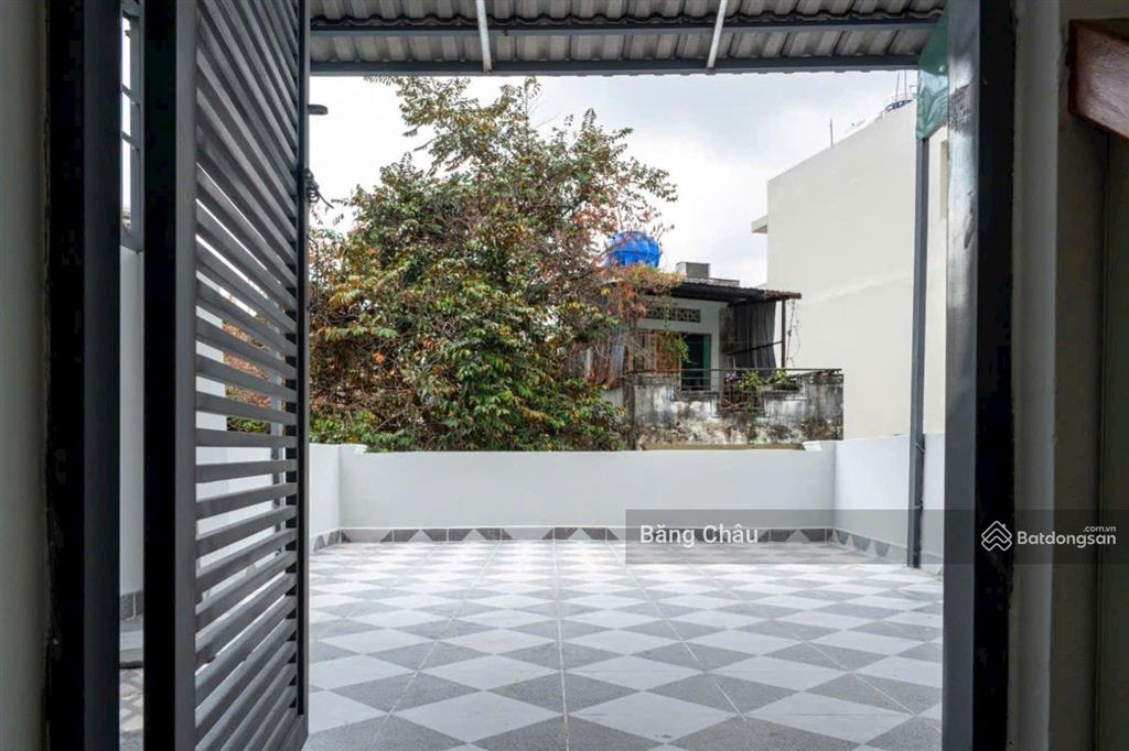 Bán nhà riêng 68m2 tại lạc long quân. giảm 350 triệu còn 8 tỷ 750. chính chủ, giá cực chất