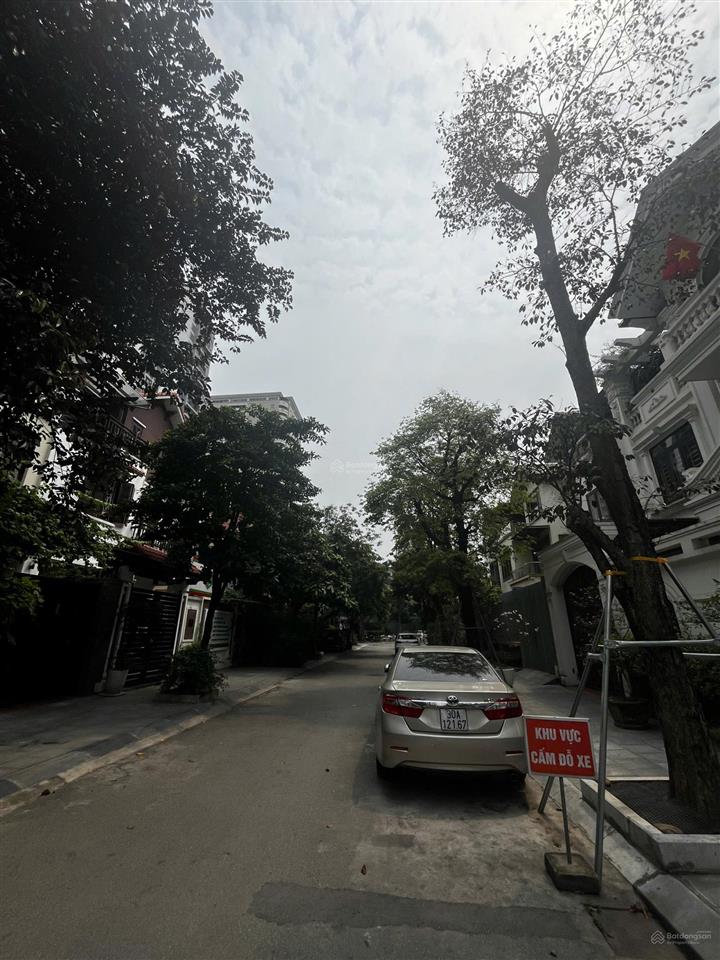 Bán bt song lập đối diện vườn hoa khu nhà ở bộ công an  145 m2  mt 9m  3 tầng  hướng đn  68 tỷ