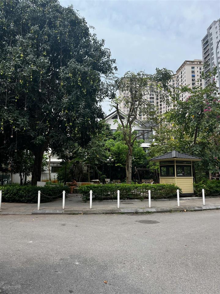 Bán bt song lập đối diện vườn hoa khu nhà ở bộ công an  145 m2  mt 9m  3 tầng  hướng đn  68 tỷ