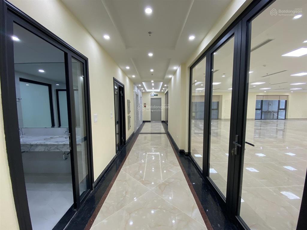 Cần bán gấp tòa văn phòng 9 tầng mặt phố hoàng ngân, hà nội | dt 400,6m2 x mt 16m | giá chỉ 285 tỷ.