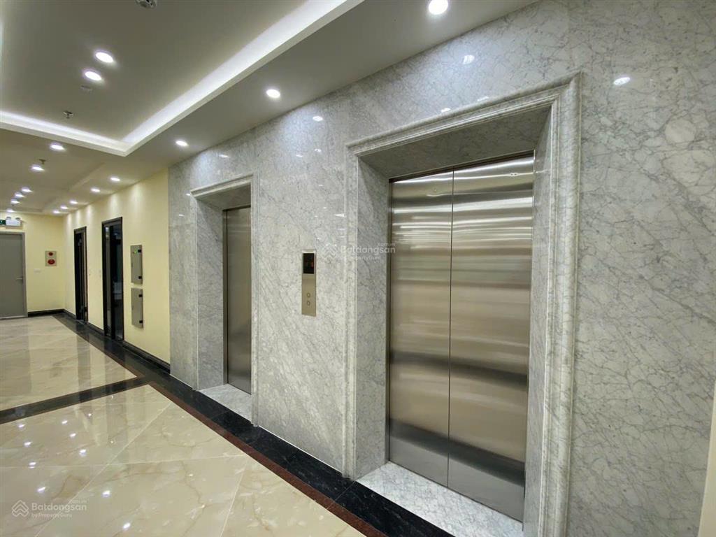 Cần bán gấp tòa văn phòng 9 tầng mặt phố hoàng ngân, hà nội | dt 400,6m2 x mt 16m | giá chỉ 285 tỷ.