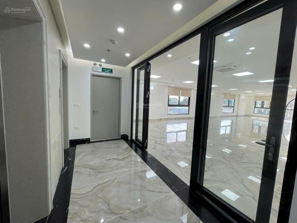 Cho thuê tòa vp mặt phố hàng chuối | dt 230m2. mt 11m x 9 tầng | vị trí lô góc. giá thuê 400tr/th