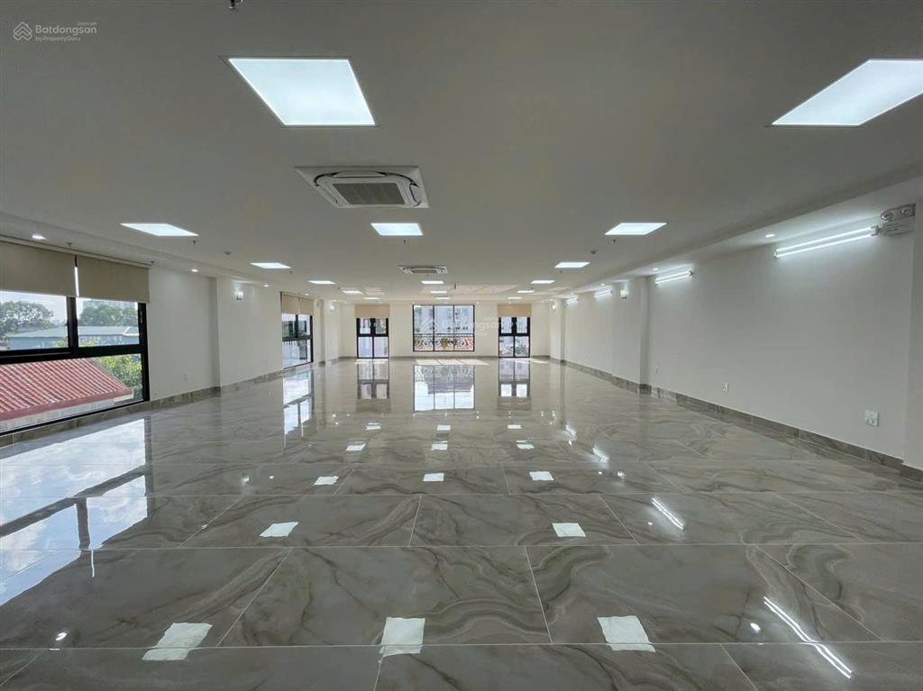 Cho thuê tòa vp mặt phố hàng chuối | dt 230m2. mt 11m x 9 tầng | vị trí lô góc. giá thuê 400tr/th
