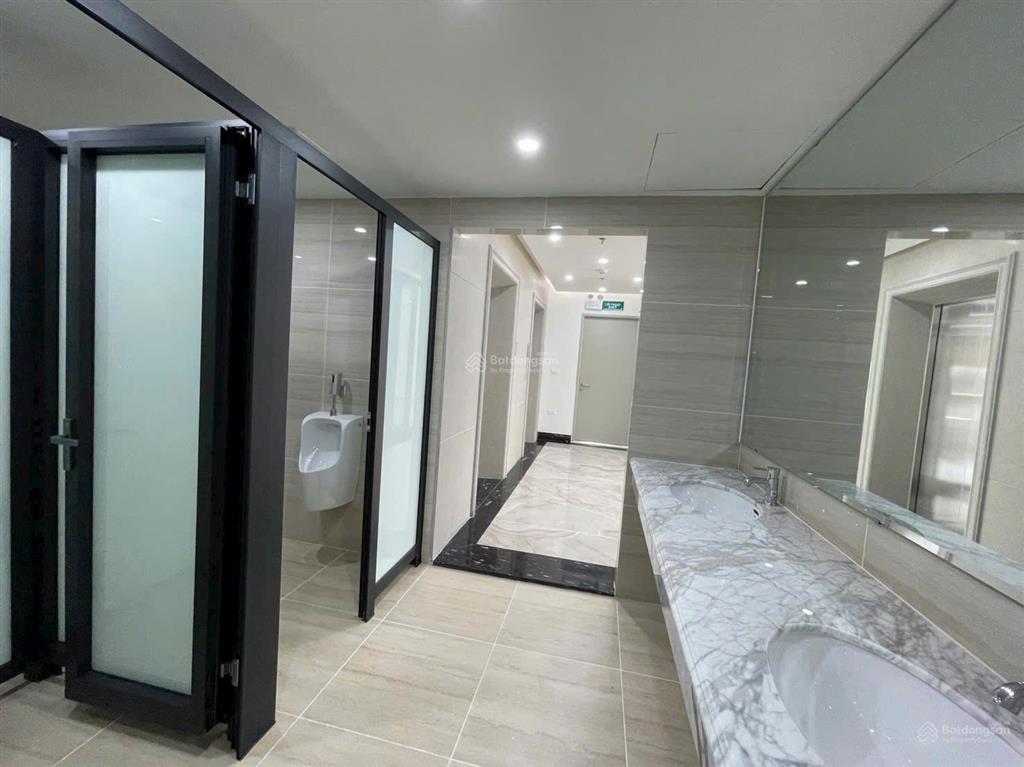 Cho thuê tòa vp mặt phố hàng chuối | dt 230m2. mt 11m x 9 tầng | vị trí lô góc. giá thuê 400tr/th
