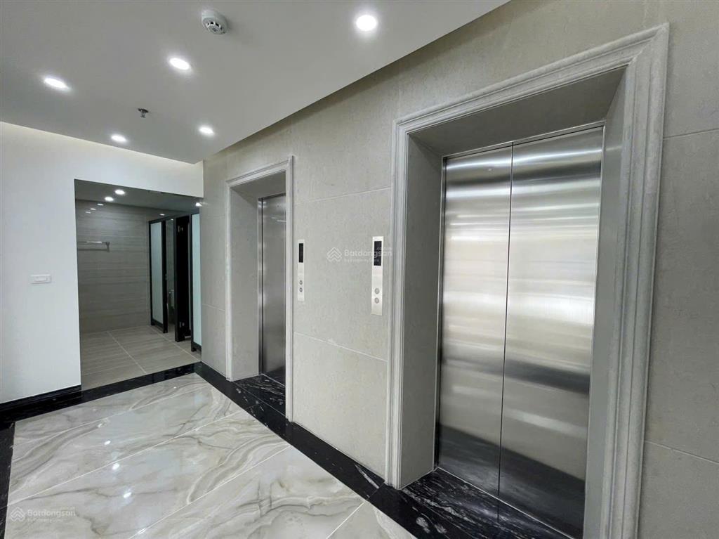 Cho thuê tòa vp mặt phố hàng chuối | dt 230m2. mt 11m x 9 tầng | vị trí lô góc. giá thuê 400tr/th