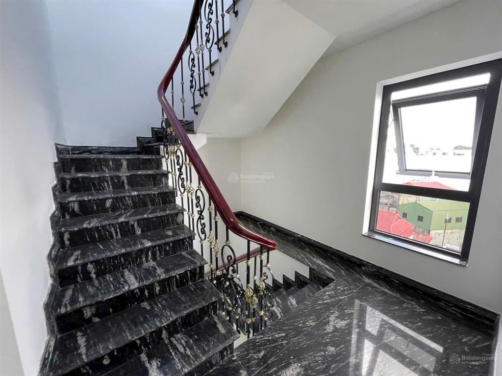 Cho thuê tòa vp mặt phố hàng chuối | dt 230m2. mt 11m x 9 tầng | vị trí lô góc. giá thuê 400tr/th