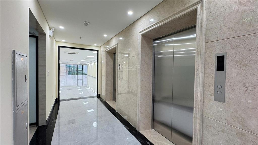 Cho thuê tòa văn phòng 8 tầng mặt phố mỹ đình, nam từ liêm | dt 240m2 x mt 8m | giá 230tr/th