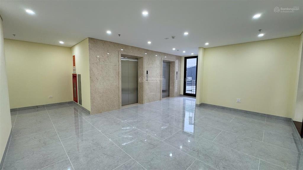 Cho thuê tòa văn phòng 8 tầng mặt phố mỹ đình, nam từ liêm | dt 240m2 x mt 8m | giá 230tr/th
