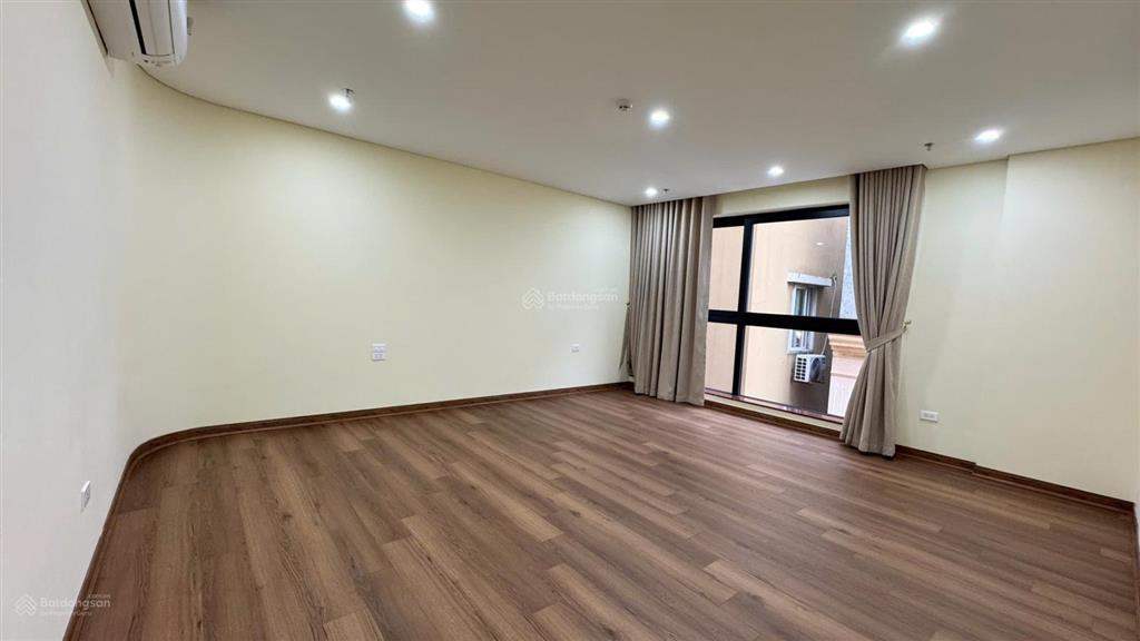 Cho thuê tòa văn phòng 8 tầng mặt phố mỹ đình, nam từ liêm | dt 240m2 x mt 8m | giá 230tr/th