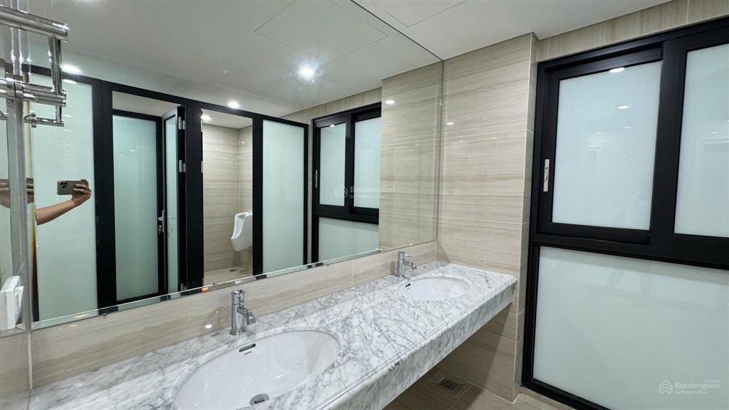 Cho thuê tòa văn phòng 8 tầng mặt phố mỹ đình, nam từ liêm | dt 240m2 x mt 8m | giá 230tr/th