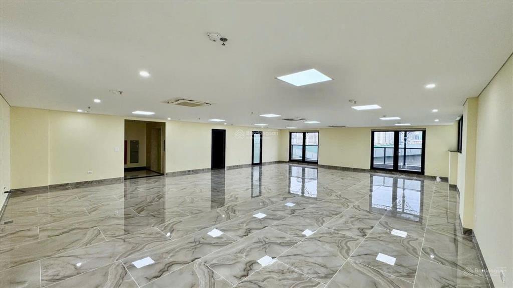 Cho thuê tòa văn phòng 8 tầng mặt phố mỹ đình, nam từ liêm | dt 210m2 x mt 11m | giá 250tr/th