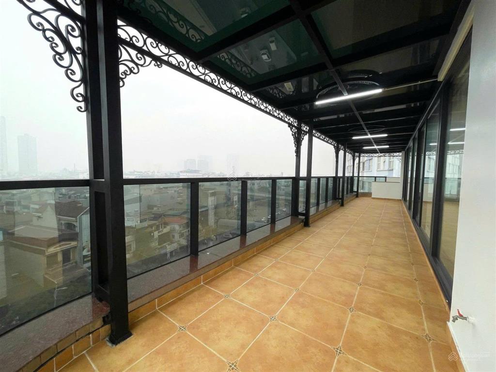 Cho thuê tòa vp 9 tầng mp lê trọng tấn, hà đông, lô góc 3 mặt thoáng dt 200m2, mt 16m. giá 250tr/th