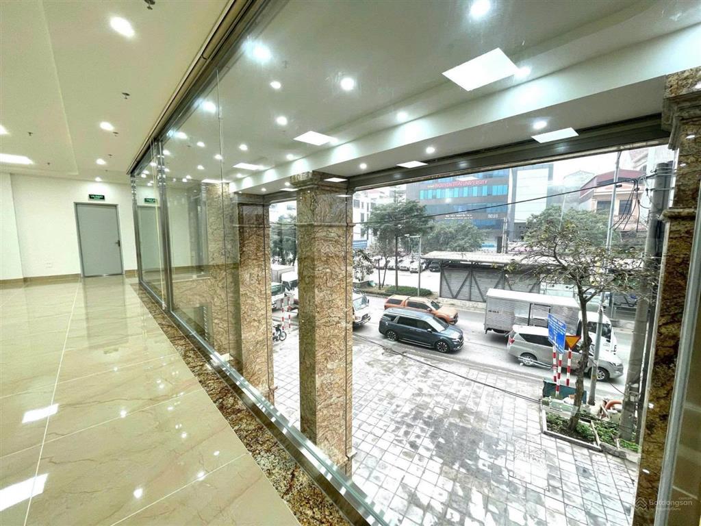 Cho thuê tòa vp 9 tầng mp lê trọng tấn, hà đông, lô góc 3 mặt thoáng dt 200m2, mt 16m. giá 250tr/th