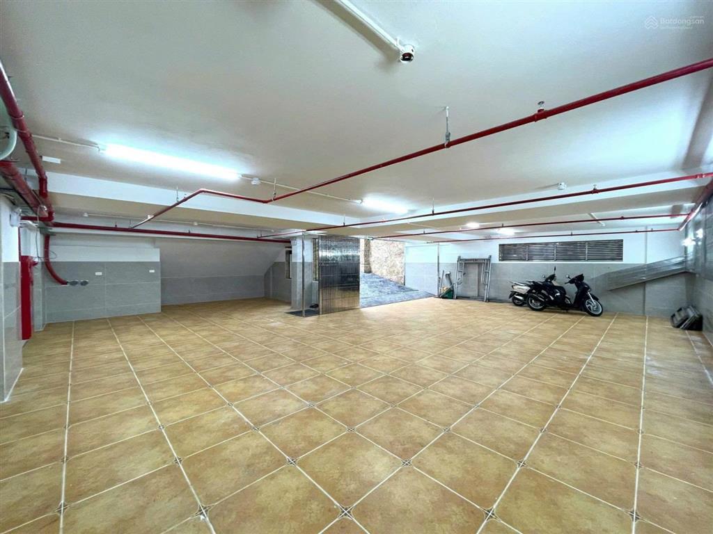 Cho thuê tòa vp 9 tầng mp lê trọng tấn, hà đông, lô góc 3 mặt thoáng dt 200m2, mt 16m. giá 250tr/th