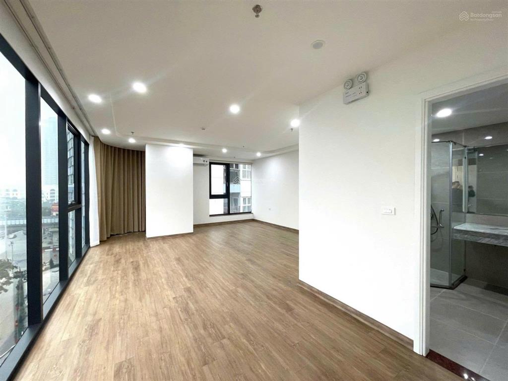 Cho thuê tòa vp 9 tầng mp lê trọng tấn, hà đông, lô góc 3 mặt thoáng dt 200m2, mt 16m. giá 250tr/th