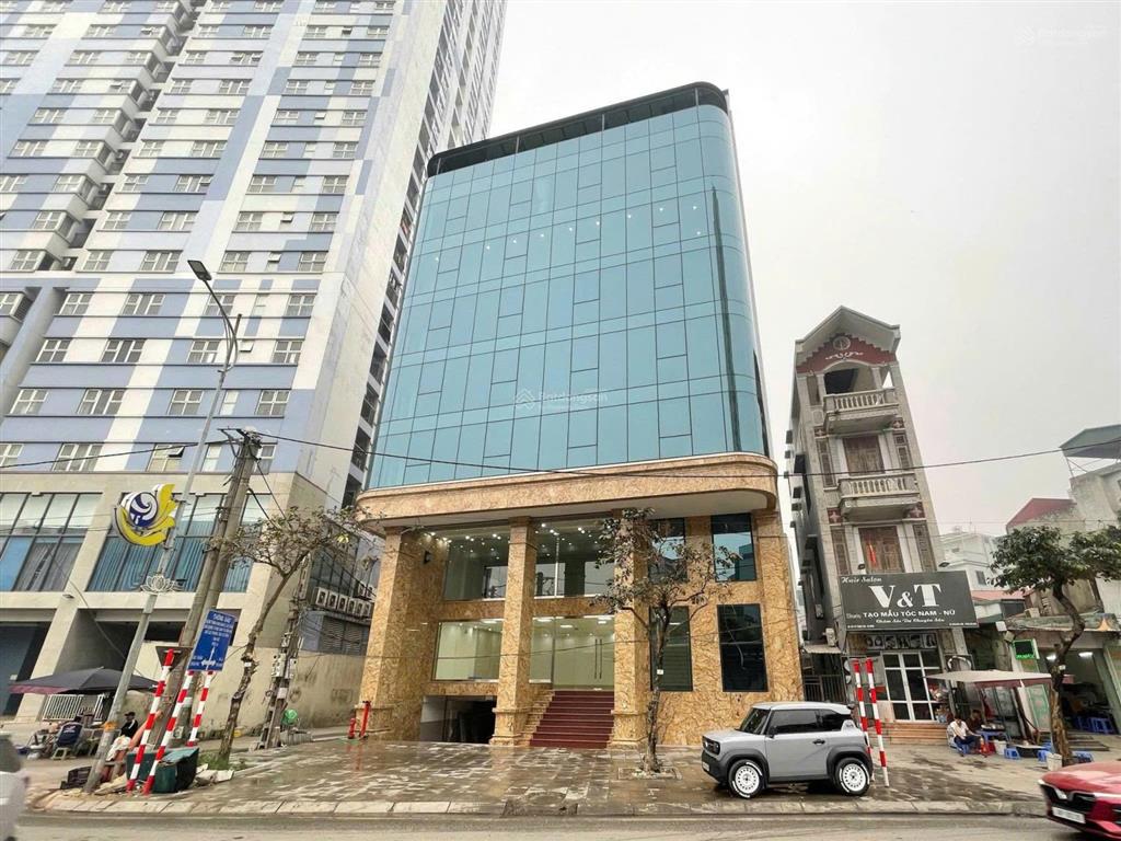 Cho thuê tòa vp 9 tầng mp lê trọng tấn, hà đông, lô góc 3 mặt thoáng dt 200m2, mt 16m. giá 250tr/th