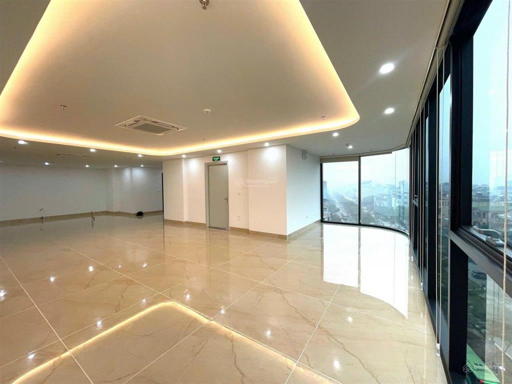 Cho thuê tòa vp 9 tầng mp lê trọng tấn, hà đông, lô góc 3 mặt thoáng dt 200m2, mt 16m. giá 250tr/th