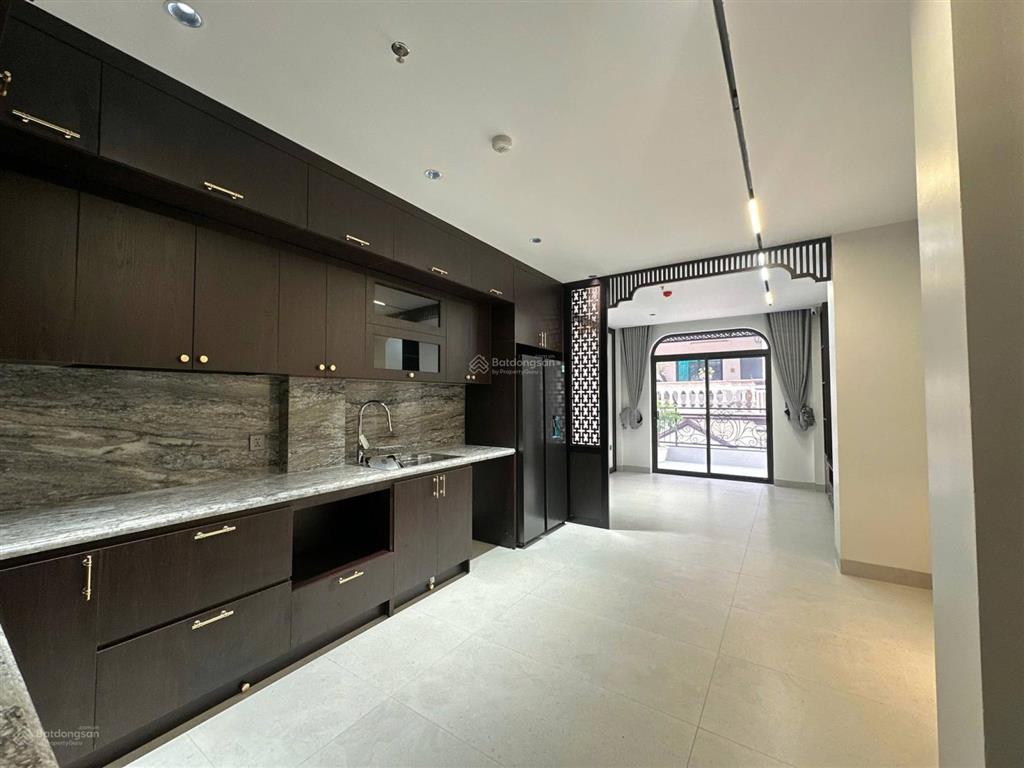 Cần bán nhà nguyễn chí thanh 58m*7 tầng thang máy,lô góc 2 mặt ngõ ô tô tránh,kinh doanh