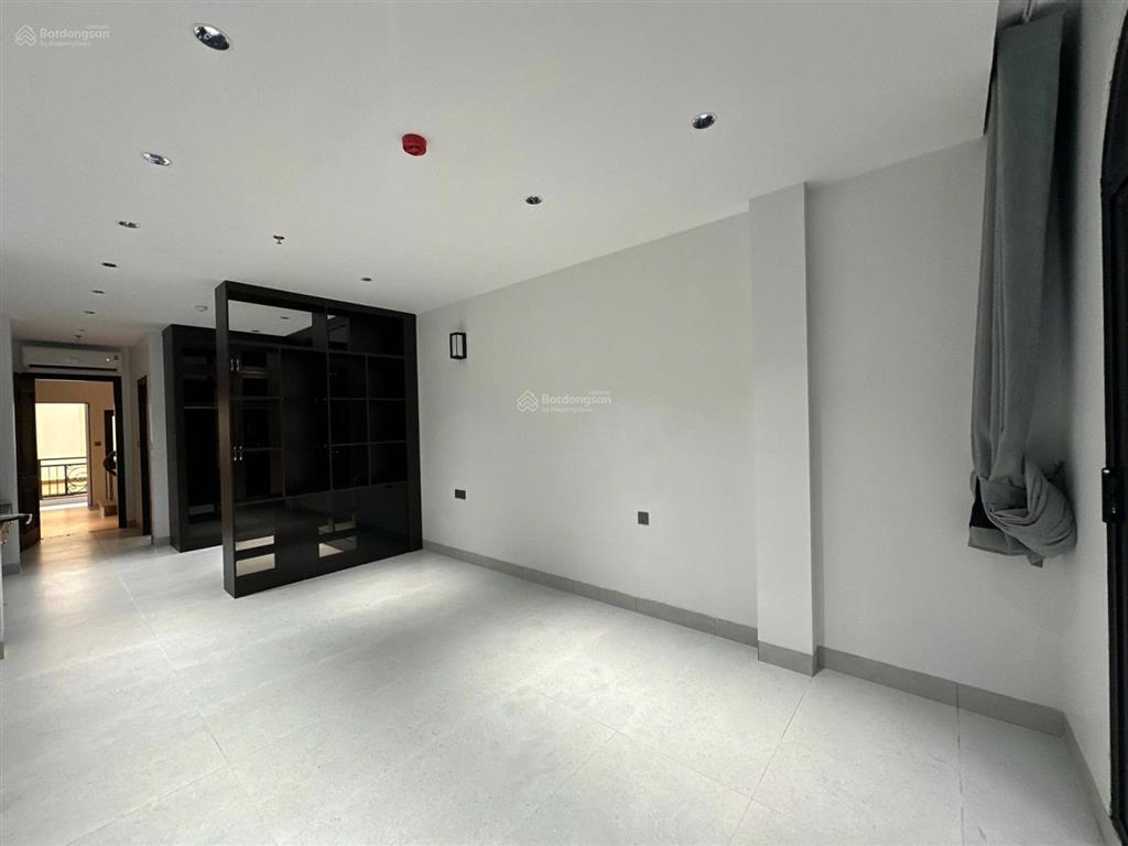 Cần bán nhà nguyễn chí thanh 58m*7 tầng thang máy,lô góc 2 mặt ngõ ô tô tránh,kinh doanh