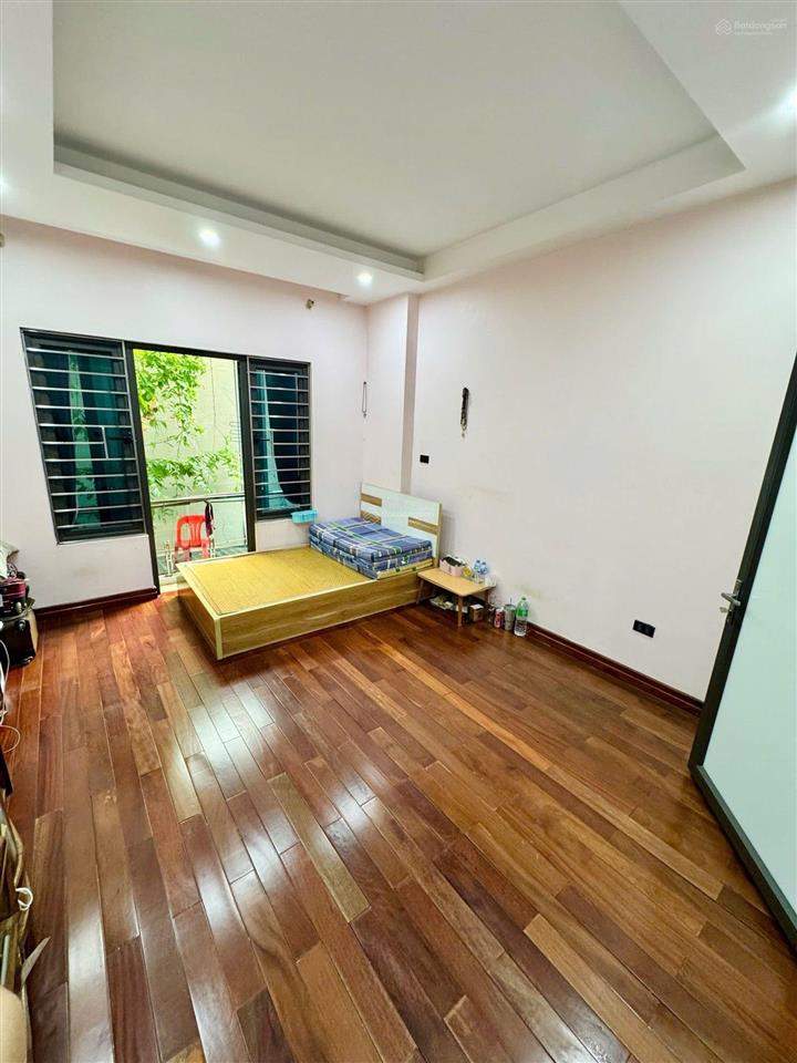 Bán nhà dân xây cạnh hồ trần duy hưng, trung kính 50m2 x 5 tầng, sổ vuông đẹp, chỉ 10.8 tỷ