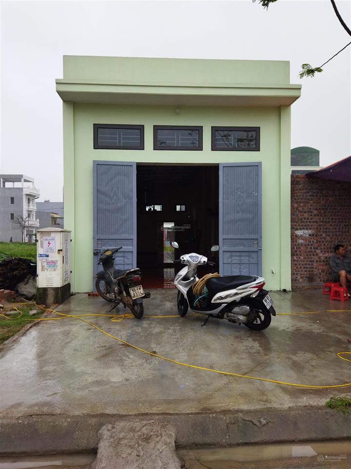 Cho thuê nhà cấp 4, hướng đông nam, mặt tiền 5m.