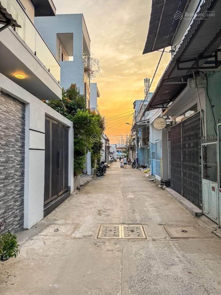 Bán nhà hoàn công hẻm đường cách mạng tháng 8