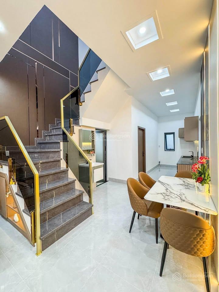 Bán nhà hoàn công hẻm đường cách mạng tháng 8