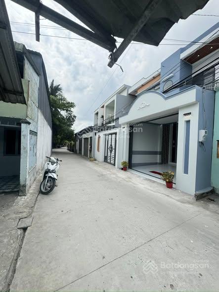 Nhà mới xây hoàn thiện 3 phòng ngủ có chỗ đậu oto